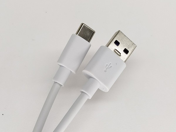 手機USB-C快充數(shù)據(jù)線，可實現(xiàn)華為66W超快充